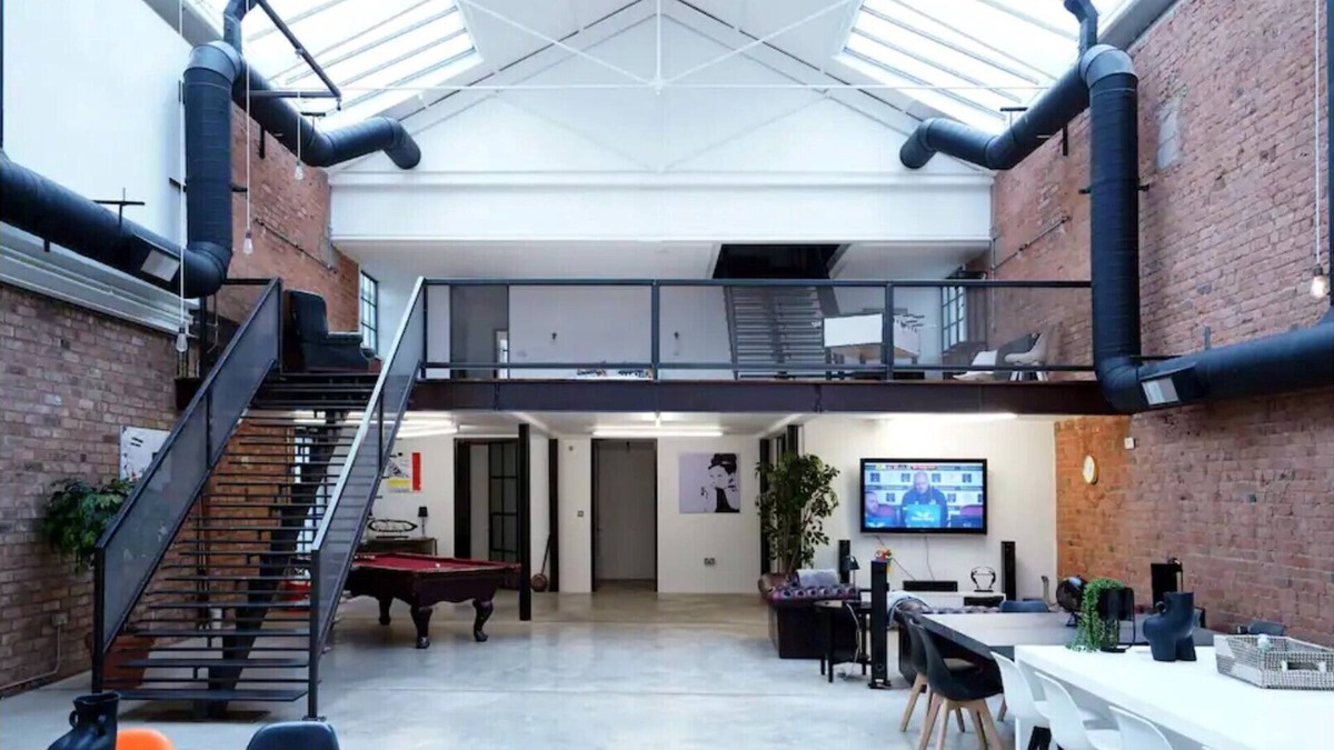 Leamington Spa Condo | Large 4000 sq ft Loft Style 4 Bedroom Apartment