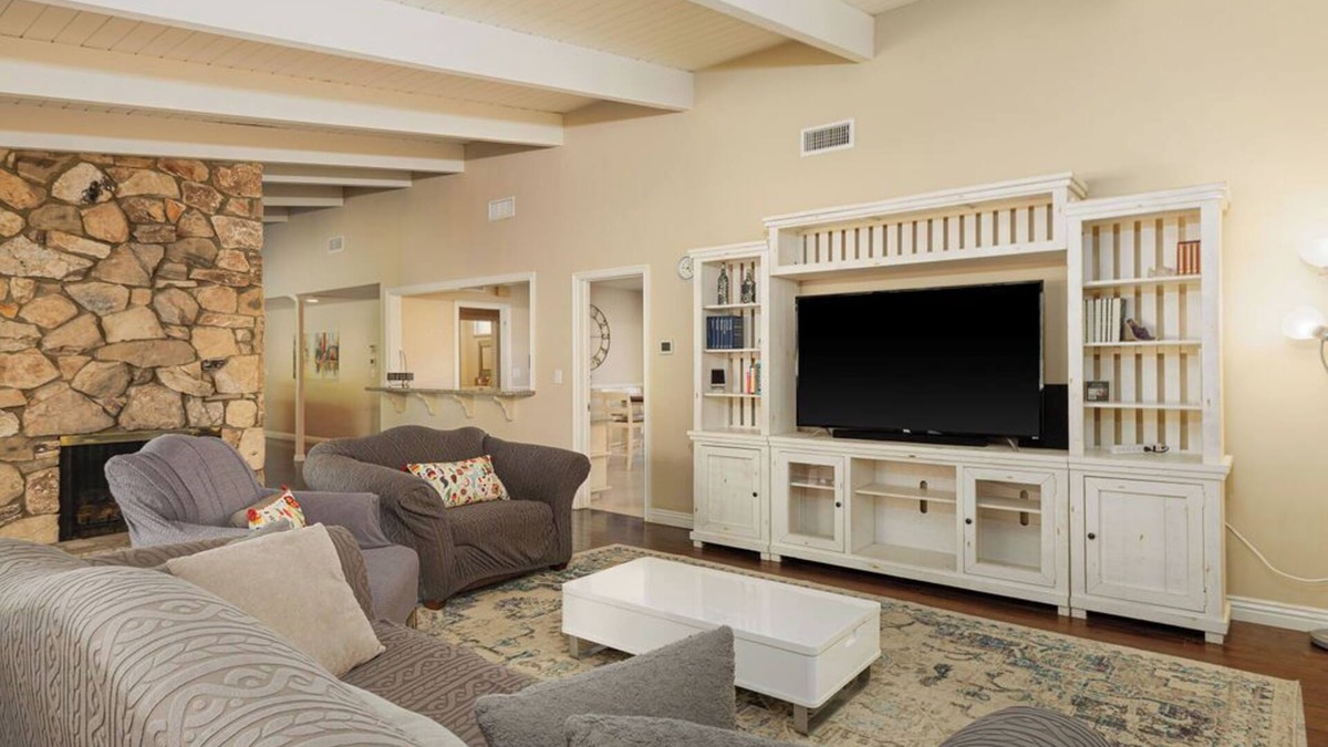 Granada Hills North House | Large 4BD - Pool - Gym - 2 Master Suites