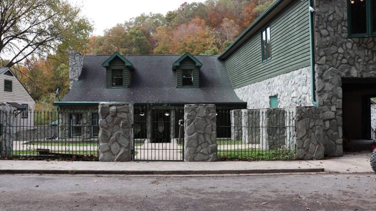 Williamson House | Large 4BR Buffalo Mountain Retreat in Williamson with pool, Ride to trails