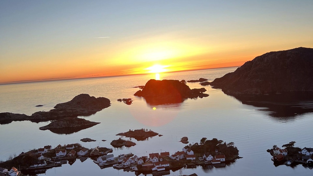 Flekkefjord House | Large 5-Bedroom, 2-Bathroom House in Hidra"