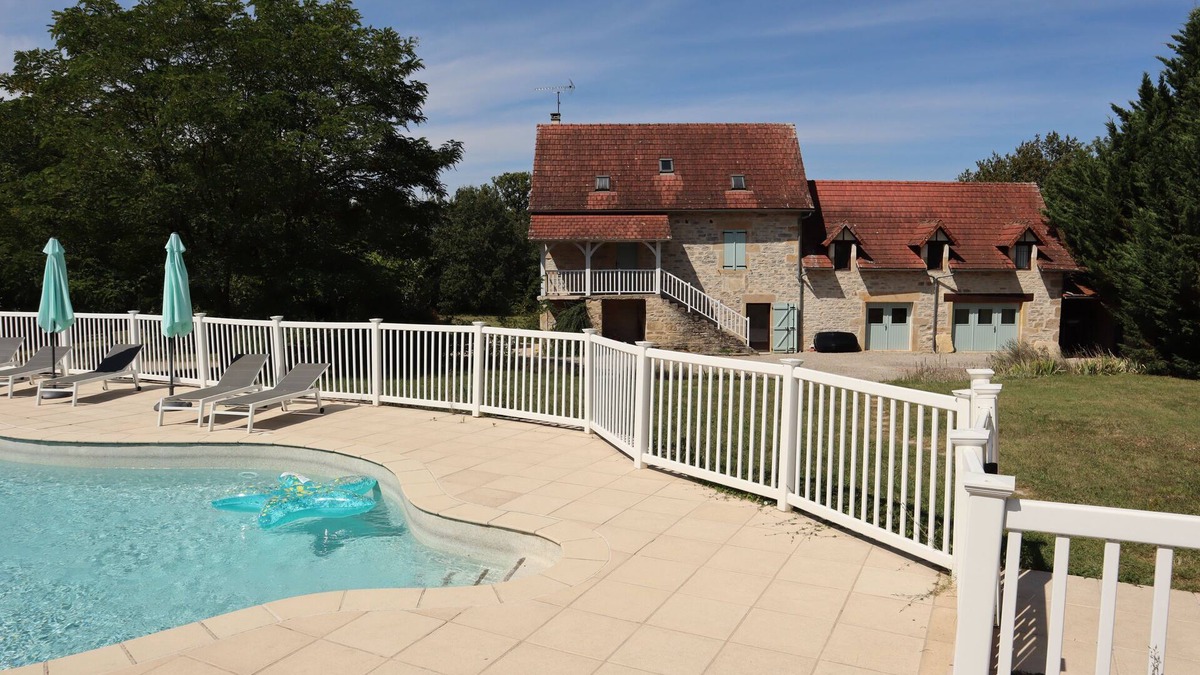 Caylus House | Large 5 Bedroom House in Parisot, Tarn et Garonne with 15m Pool