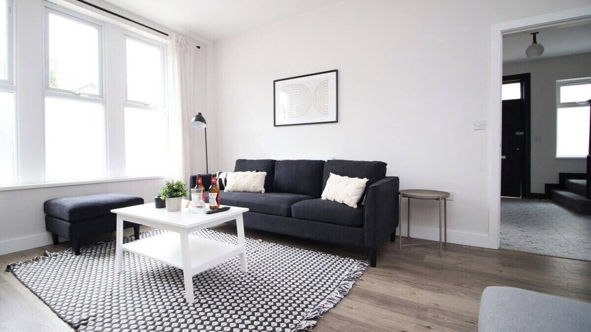 Penylan House | Large 5 Bedroom House - Harlequin Gardens by Tŷ SA