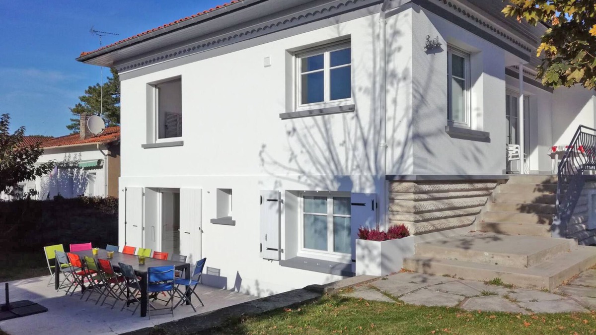 Ronce-les-Bains Villa | Large 5-bedroom villa, in the heart of town, close to the sea and shops, walking distance to the beach