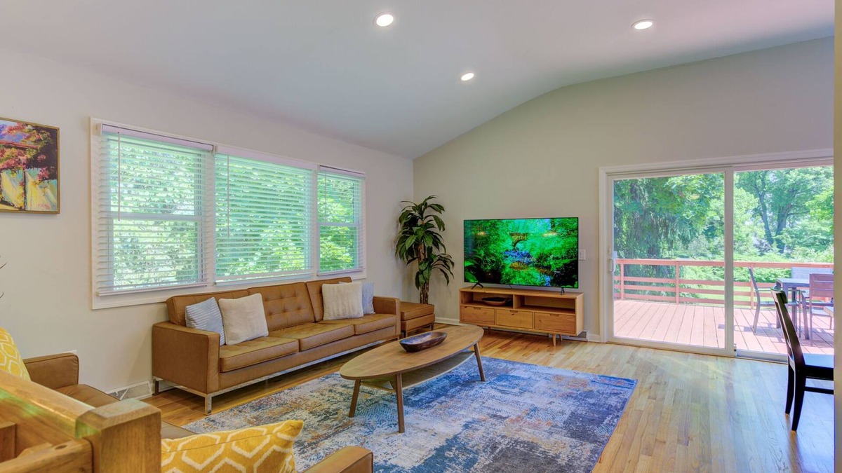 Princeton Junction House | Large 5BR House w/Backyard, Deck, and Patio