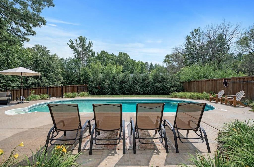 North Oaks House | Large 6-Bedroom w Pool - Private Chef