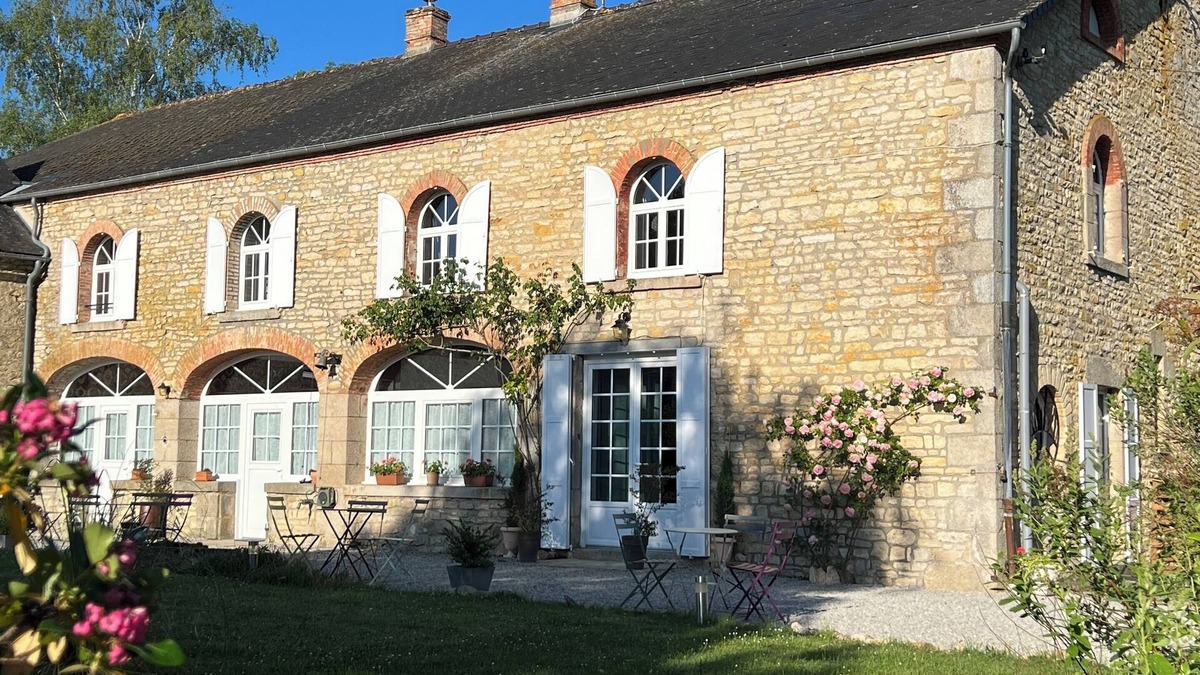 Arconnay House | Large 7-bedroom house with swimming pool