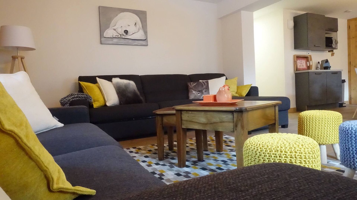 Morzine Apartment | Large 8/10 RECENT village center apartment