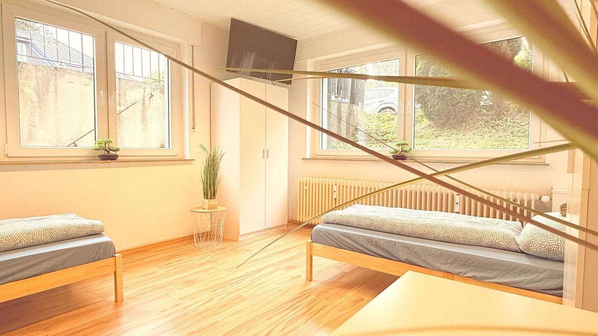 Alt-Rentfort Apartment | Large Accommodation | Near Movie Park | Veltins Arena