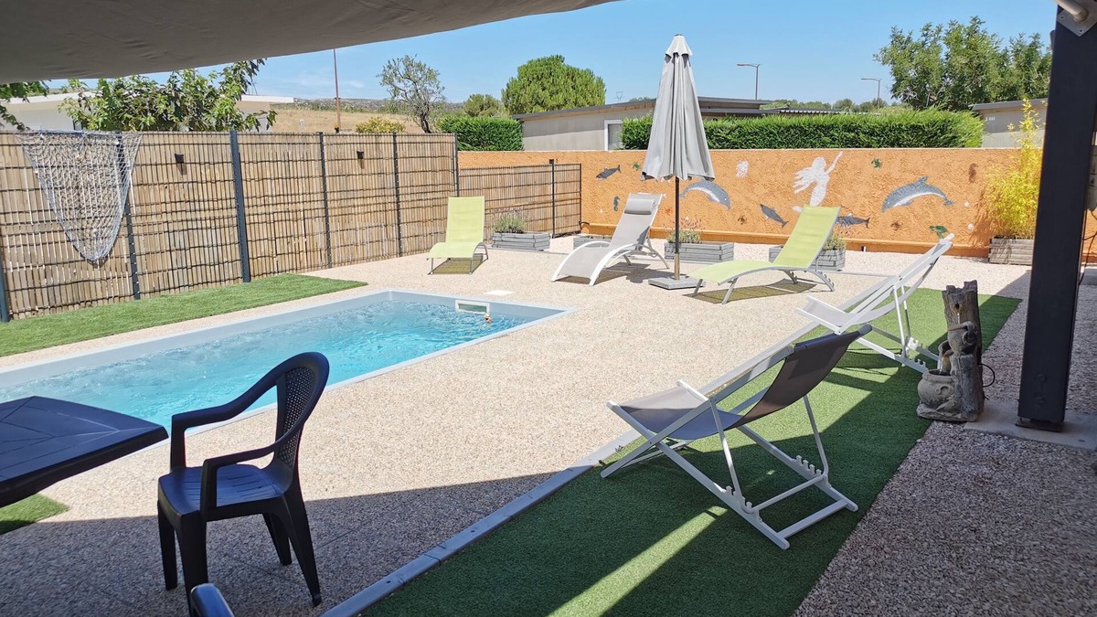 Martigues House | LARGE AIR-CONDITIONED MOBILE HOME NO. 1, 400M FROM THE SEA ON FOOT