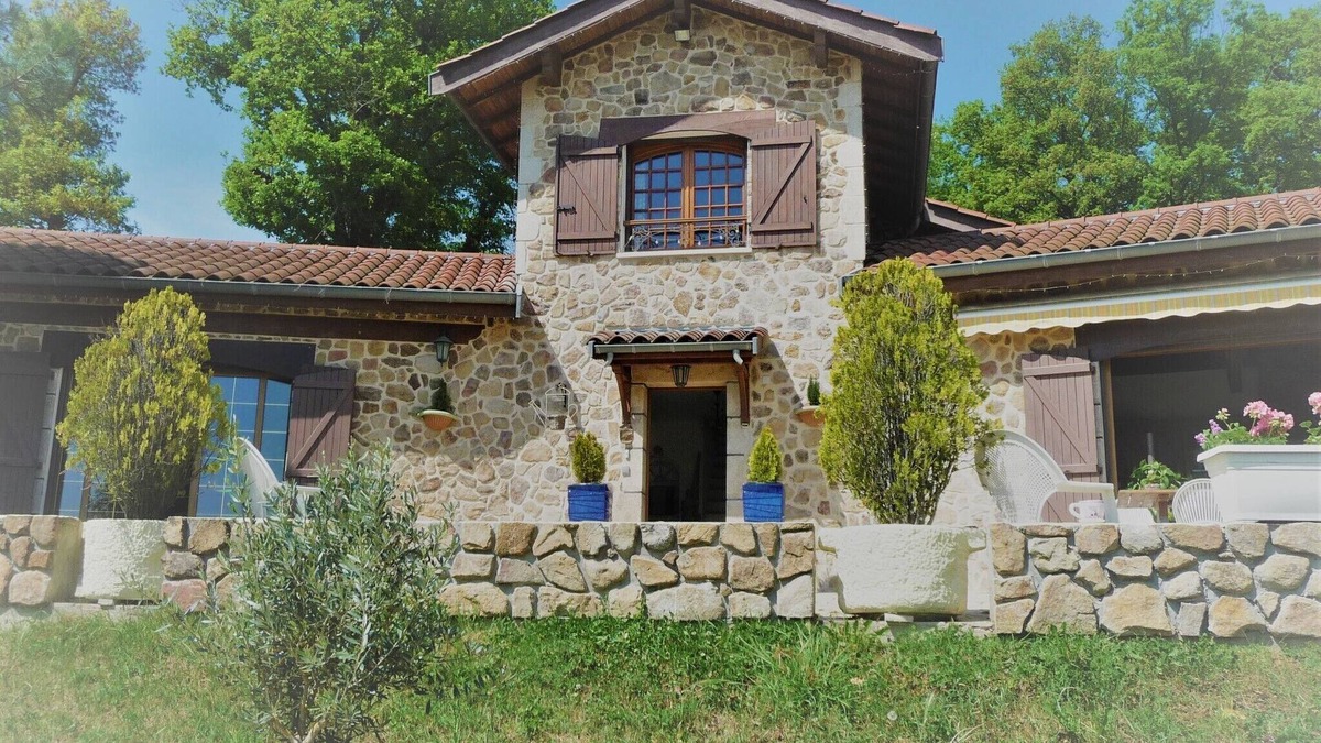 Les Sept Chemins Apartment | Large air-conditioned Studio 36 m2 in the countryside with swimming pool (sleeps 4)
