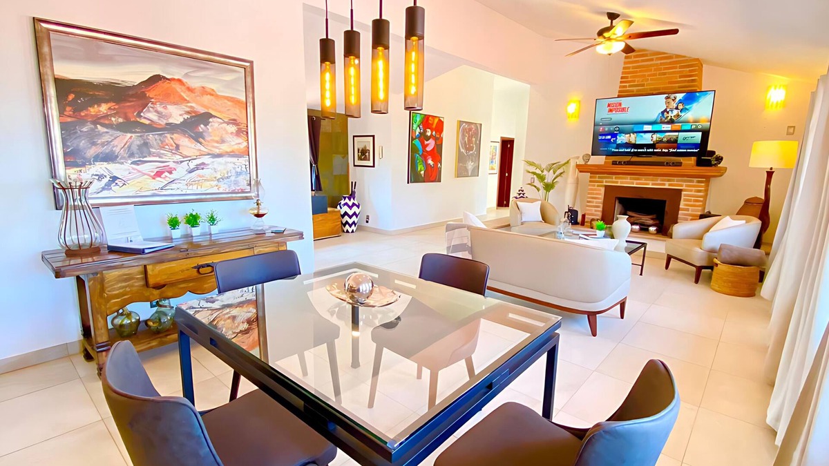 San Antonio Tlayacapan House | Large Ajijic 2 Bedroom Retreat with Modern Amenities & Centrally Located
