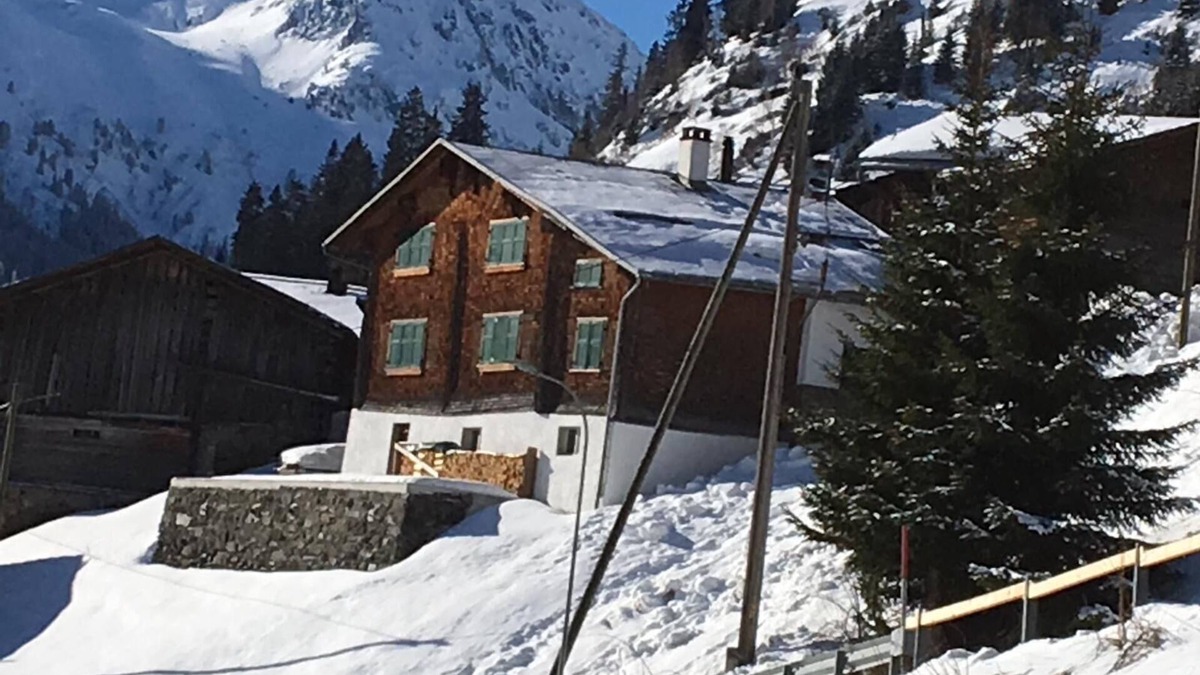 Medel Ski Chalet | Large and cosy family chalet in a hamlet, 15' from Disentis