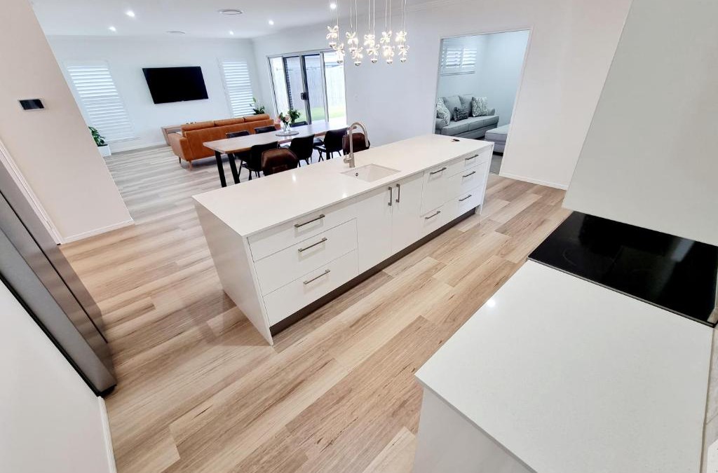 Urraween House | Large and Private Executive Home - Secure parking for boats