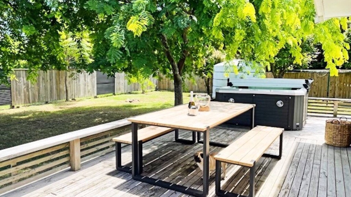 Mangawhai Heads House | Large and private summer pad | Spa | huge backyard | 3 mins to beach