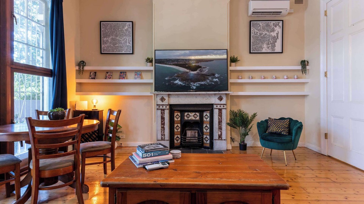 Stanmore Apartment | Large and Stylish Petersham Aparttment with Parking