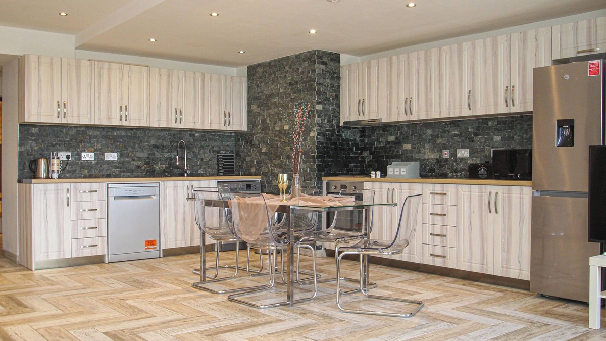 Lanark Apartment | Large Apartment near Lanark Scotland Sleeps 5