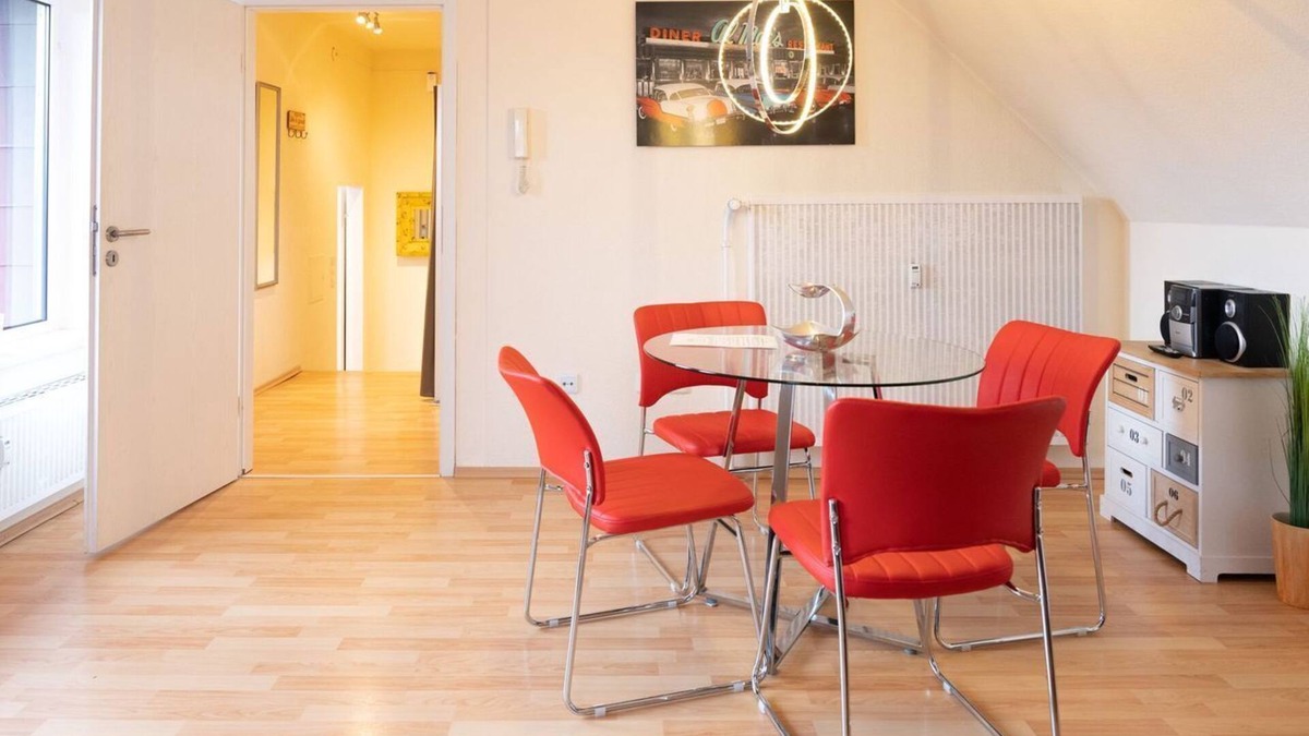 Sandershausen Apartment | Large apartment (50m²), up to 4 pers., quiet, close to the city center, south-facing balcony, parking spaces