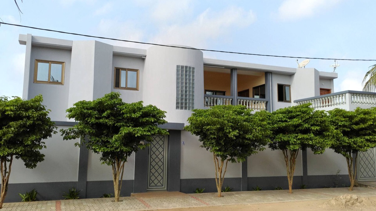 Lome House | Large apartment, beautiful building