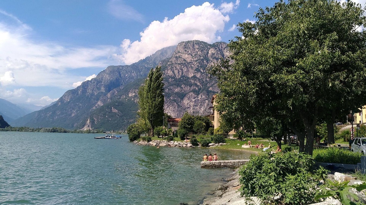 Verceia Apartment | LARGE APARTMENT BETWEEN LAKE & MOUNTAINS