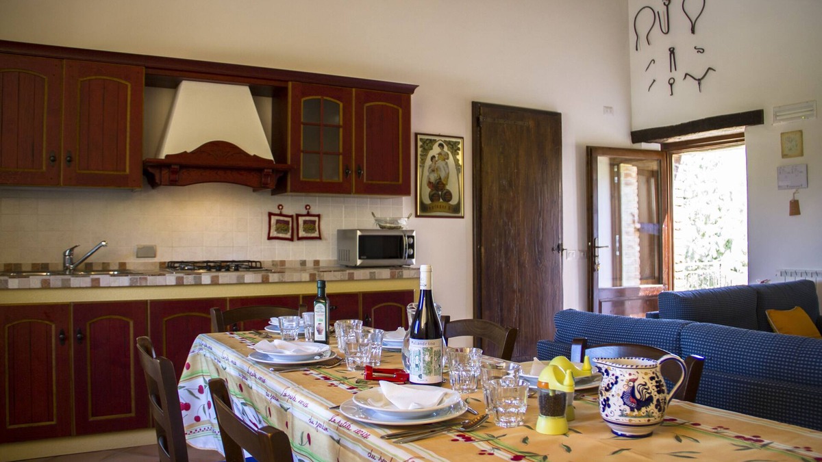 Piegaro Apartment | Large apartment in a cottage in the green countryside of Perugia