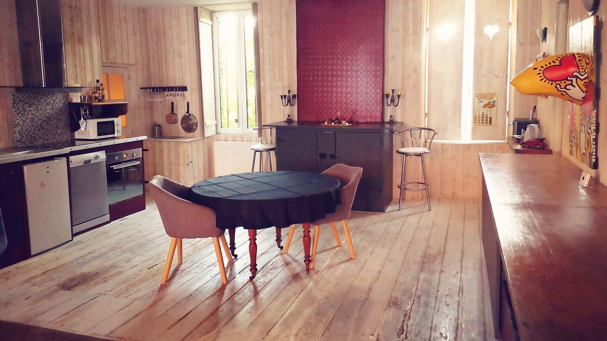 Saulieu Apartment | Large apartment in town