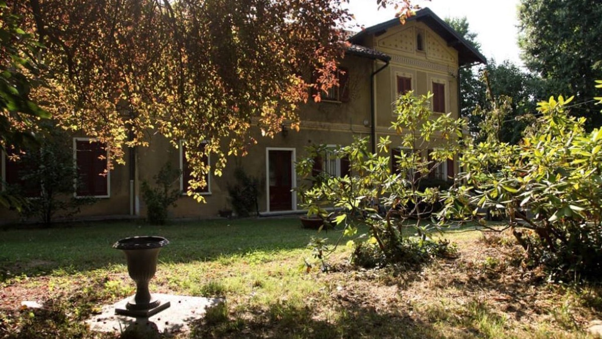 Capolago Apartment | Large apartment in villa with park in Varese - Lake, hospital, center 10' car