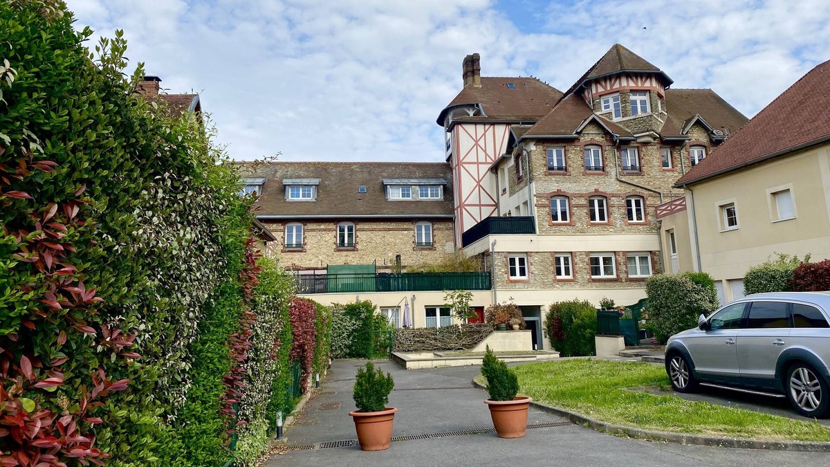 Saint-Witz Apartment | Large apartment near Roissy / Parc Asterix