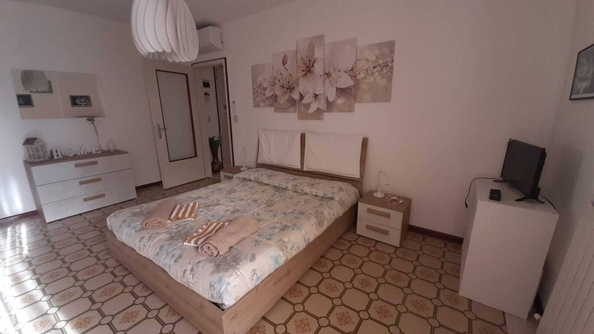 Grado Apartment | Large apartment suitable for friends and families. CIN IT031009C2YKMZ5NYX