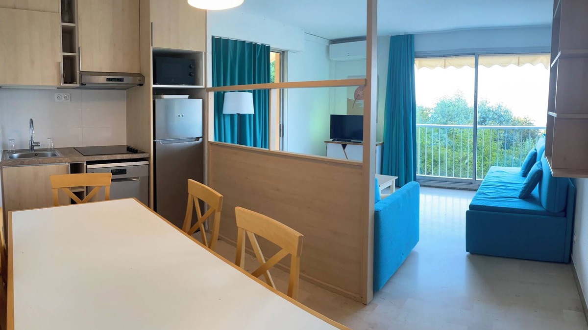 Cannes La Bocca Apartment | LARGE APARTMENT WITH SEA VIEW. Nice pool, elevator, terrace.proximity 🏖️