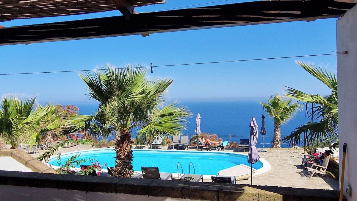 Kamma Apartment | Large apartment with terrace overlooking the sea and the pool!