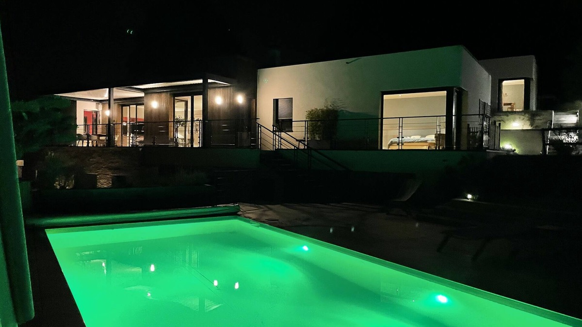Notre-Dame-de-Sanilhac Villa | Large architect-designed house