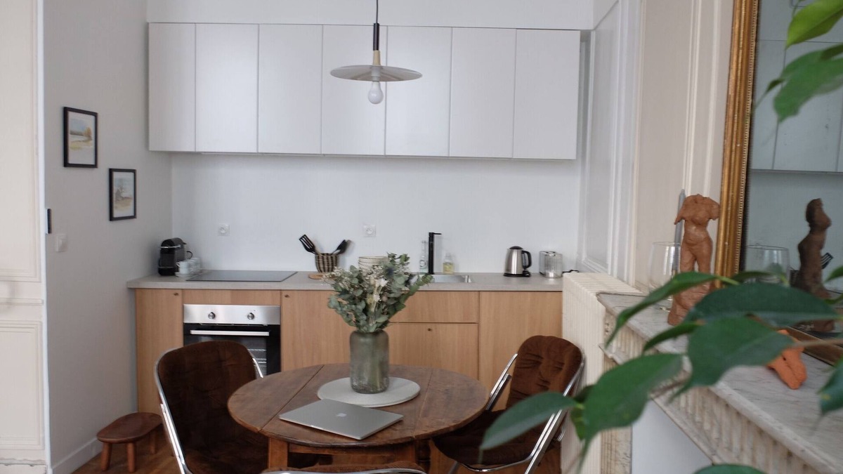 Bourgogne Apartment | Large artist's apartment, charm & hyper center