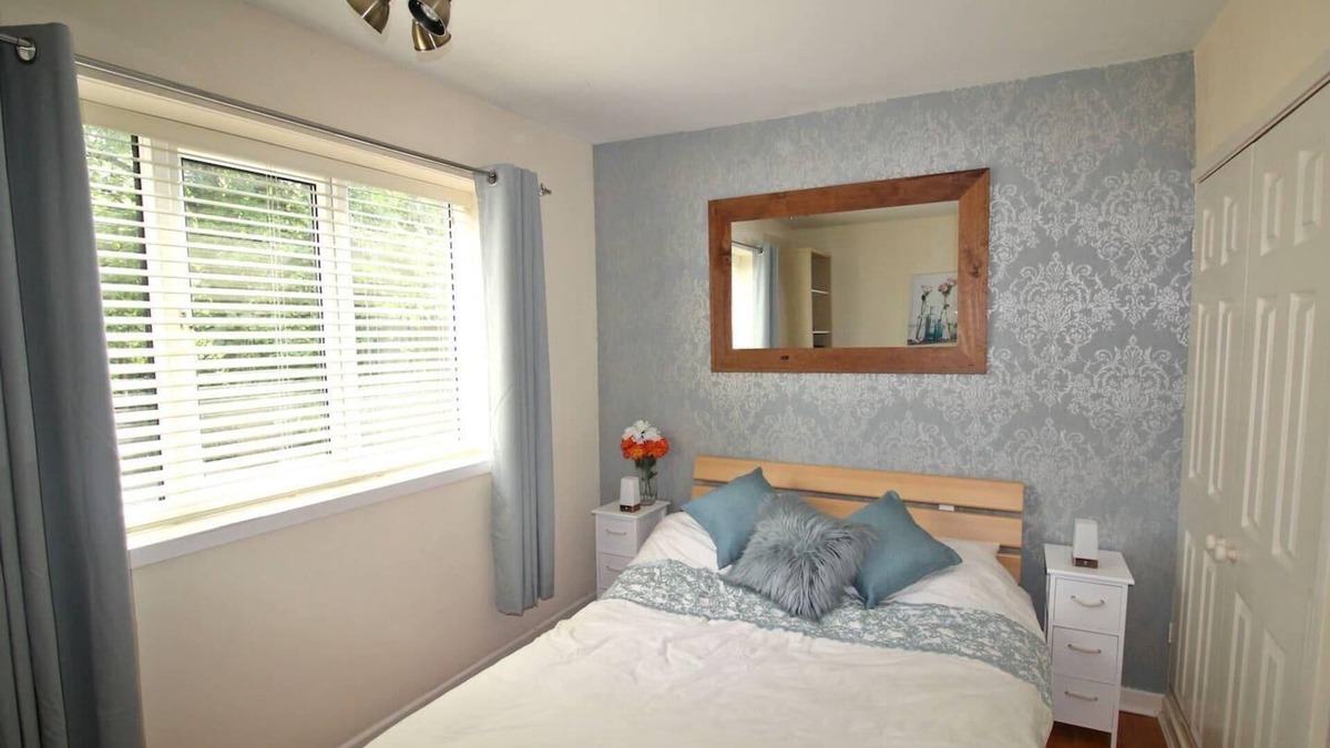 Doncaster Apartment | Large Balcony Apartment - Town & Races -2 Dbl Beds