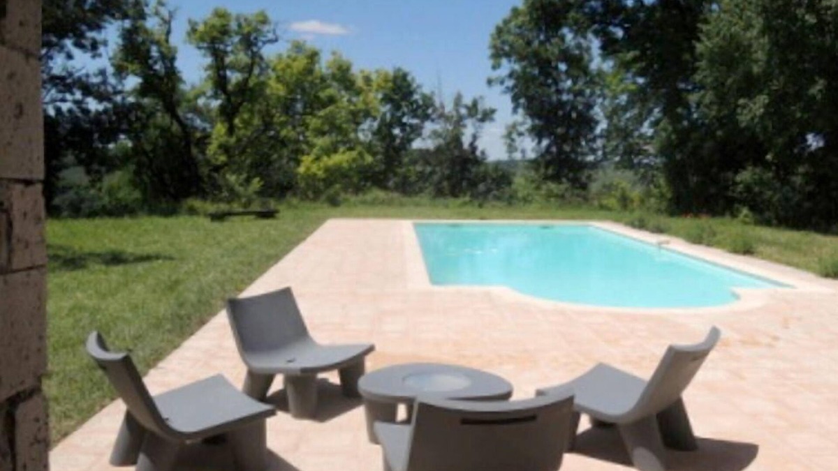 Monjoi Other | Large barn and small chapel with stunning views