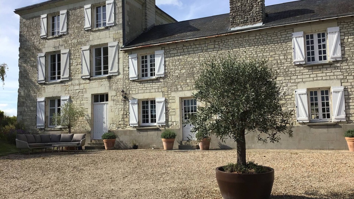 Thure House | Large beautiful charming house with swimming pool and cinema. Quiet, city 10 min