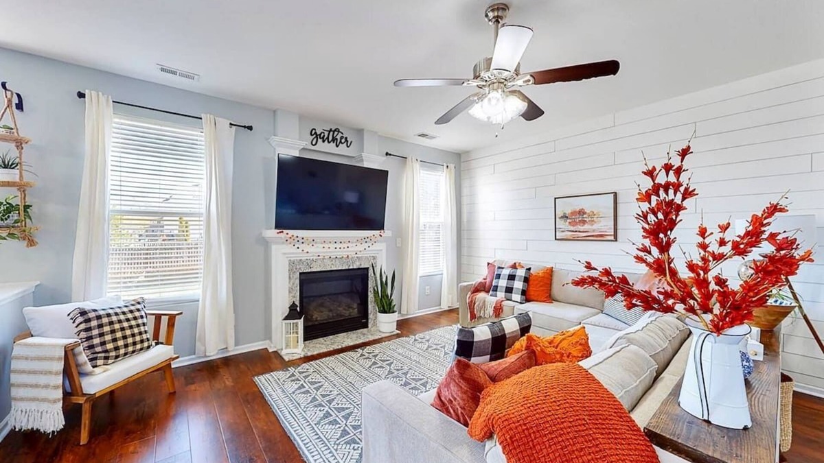 Indian Trail House | Large Beautifully decorated Cozy Family Home - Pet Friendly - Near Charlotte