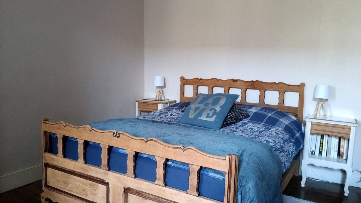 Lezat-sur-Leze Bed & Breakfast | Large bedroom (3 + 1 baby) & Dining area in a country village -