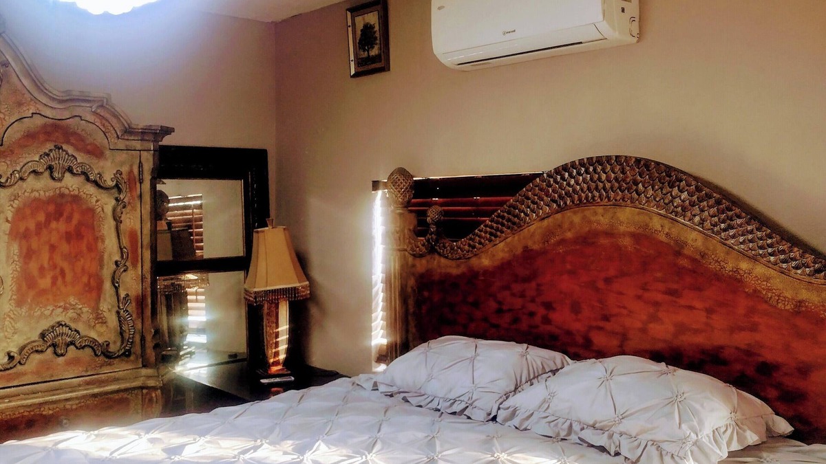 Orlando House | Large bedroom