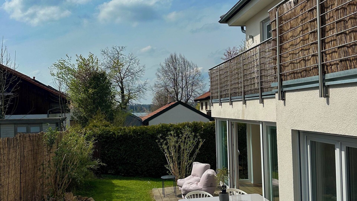 Worthsee Apartment | Large, bright garden apartment directly on Wörthsee