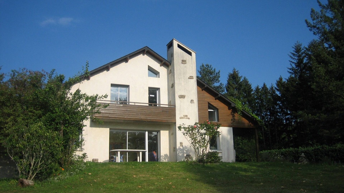 Treignac House | Large bright house away from the Bourg de Treignac on the edge of the forest.