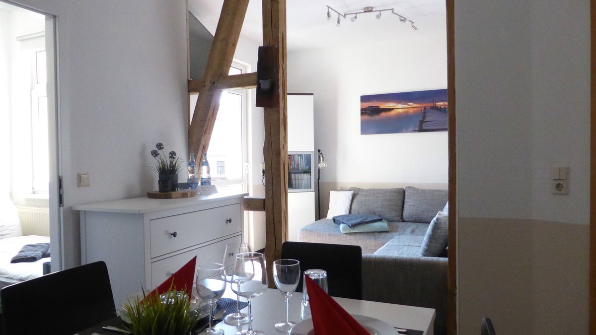 Jena Apartment | Large, bright, renovated 3 room apartment near the center free wifi, parking,