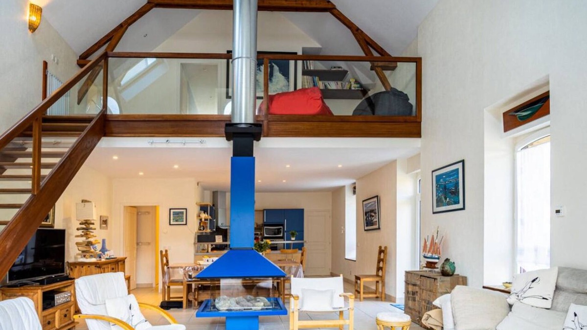 Etel House | Large, bright renovated farmhouse