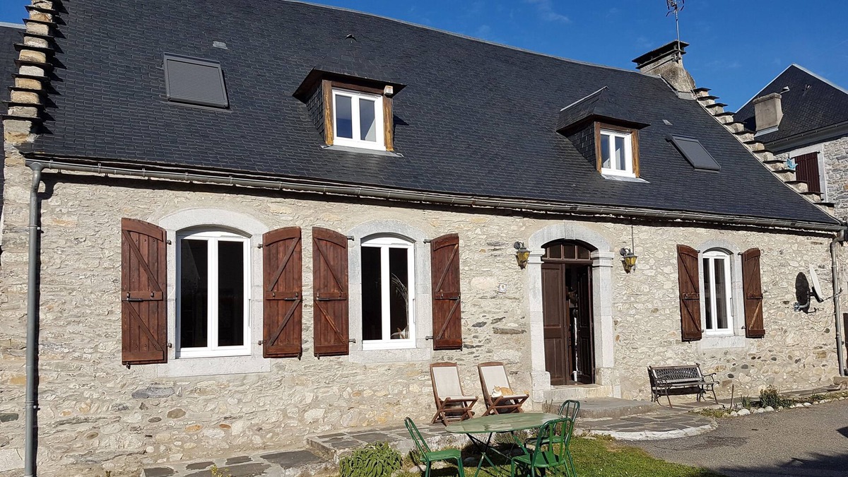 Bazus-Neste House | Large bright room at the entrance to the Nestes valleys