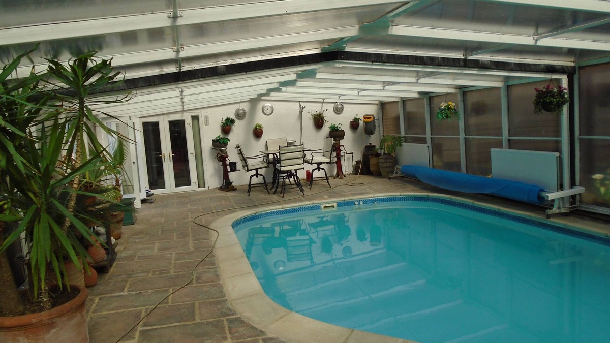 Staveley House | large bungalow near harrogate with hot tub and pool