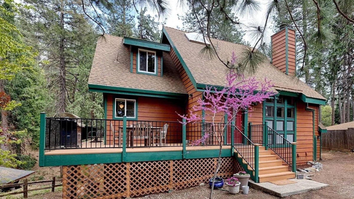 Iowa Hill House | Large Cabin near Rollins Lake & American River