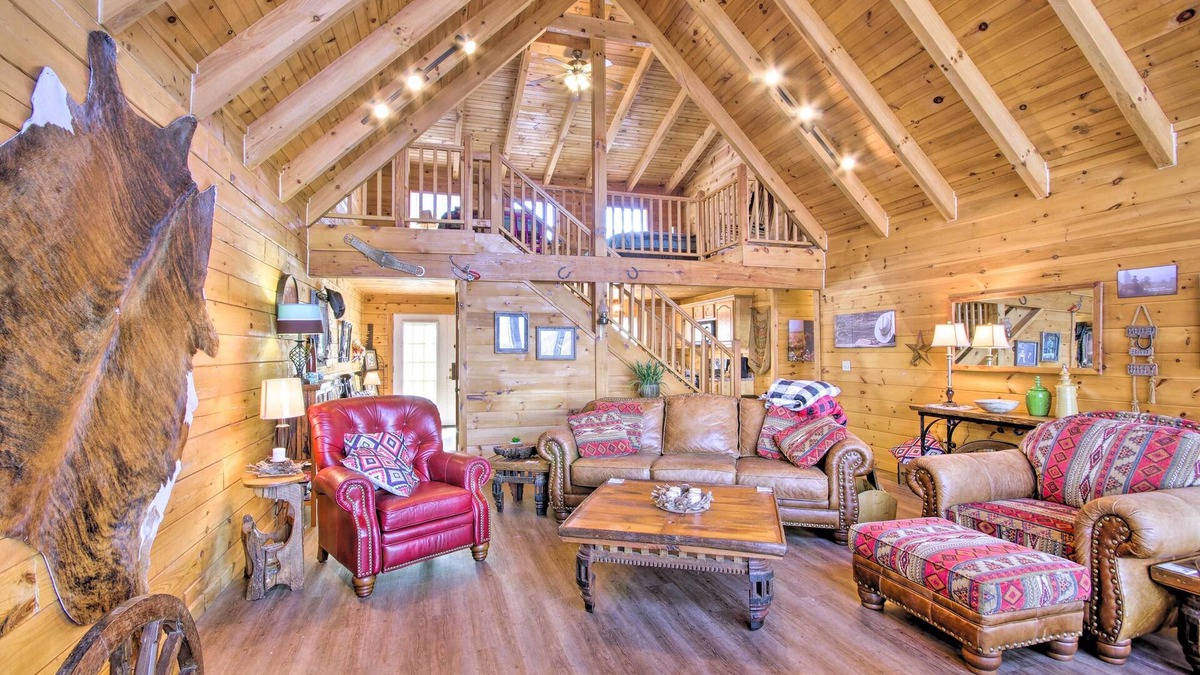 Elizabeth Cabin | Large Cabin w/Deck Overlooking Norfork Lake!