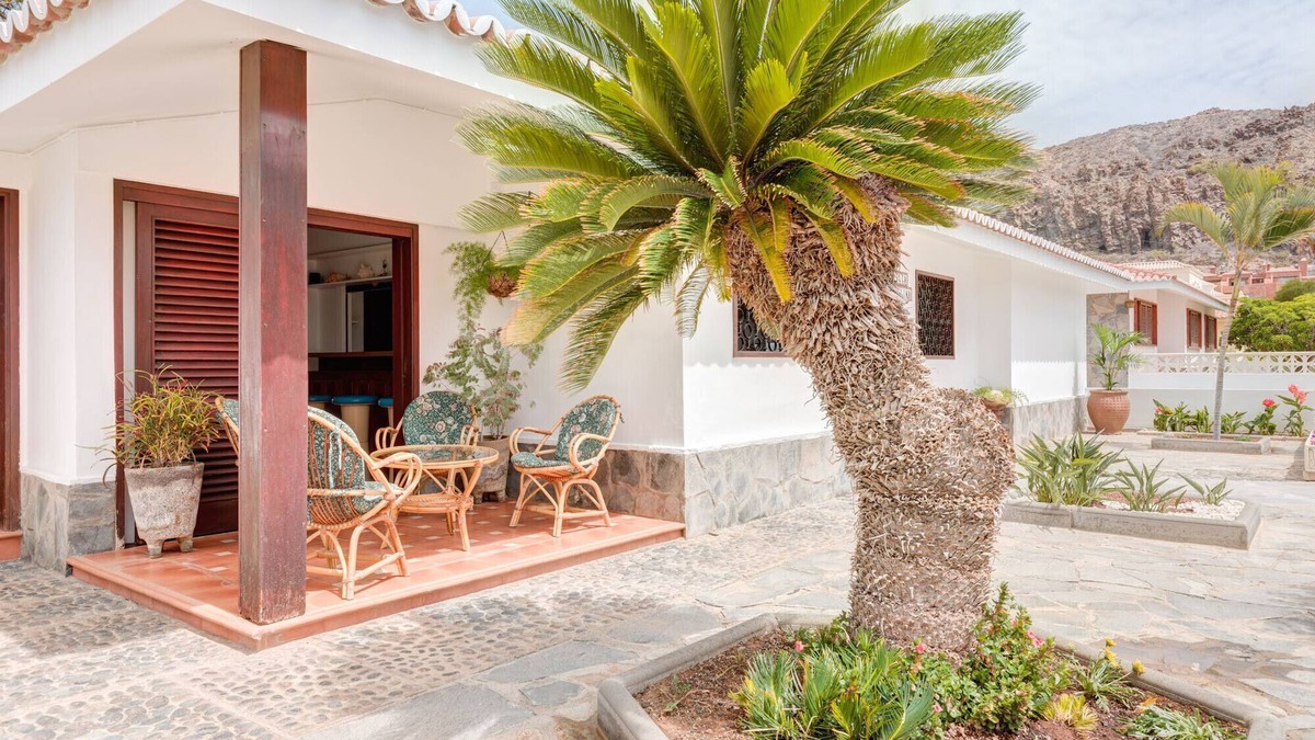 Palm-Mar Ski Chalet | Large Chalet Umbelina with garden & close to ocean