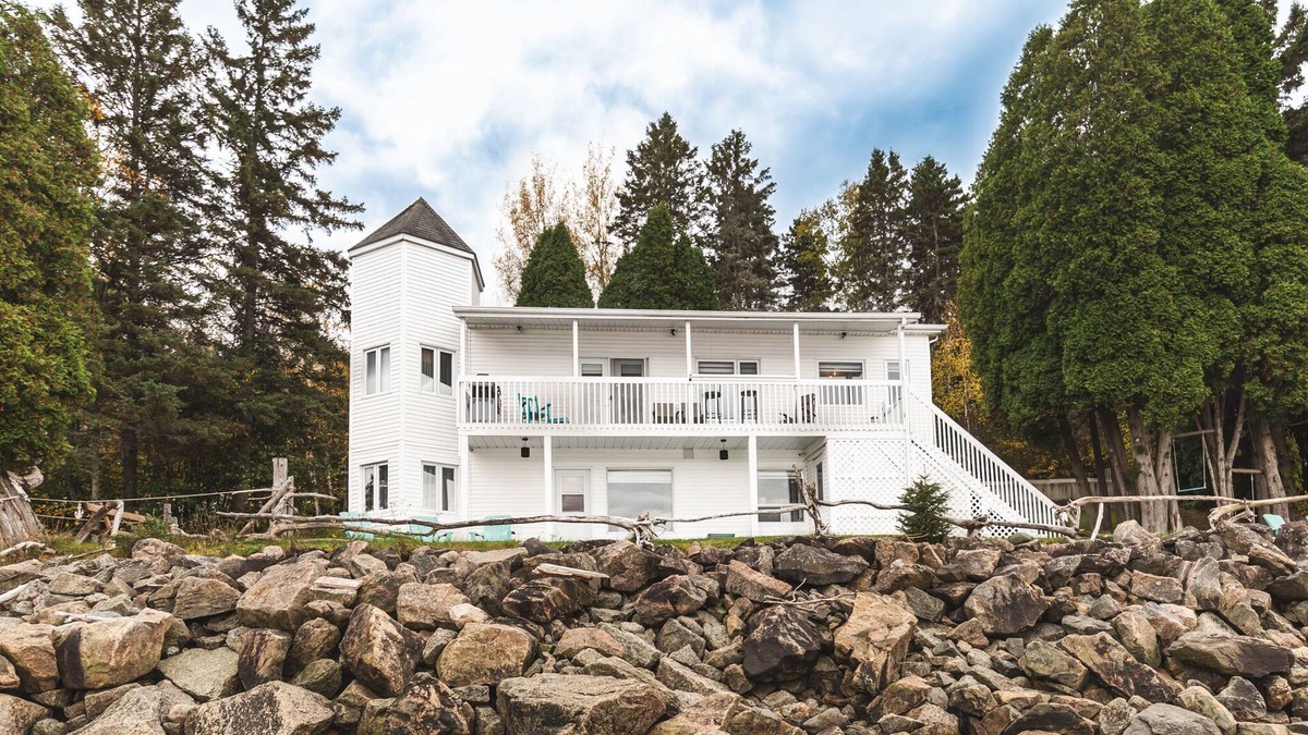 La Baie Ski Chalet | Large chalet with great views over the Saguenay Fjord.