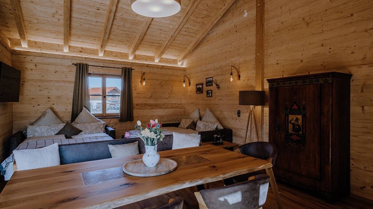 Hartkirchen Apartment | Large chalet with whirlpool