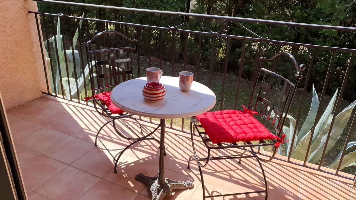 Aubais Bed & Breakfast | Large Chambre D'hôtes (2) Avec Terrasse au Calme. Pets Accepted